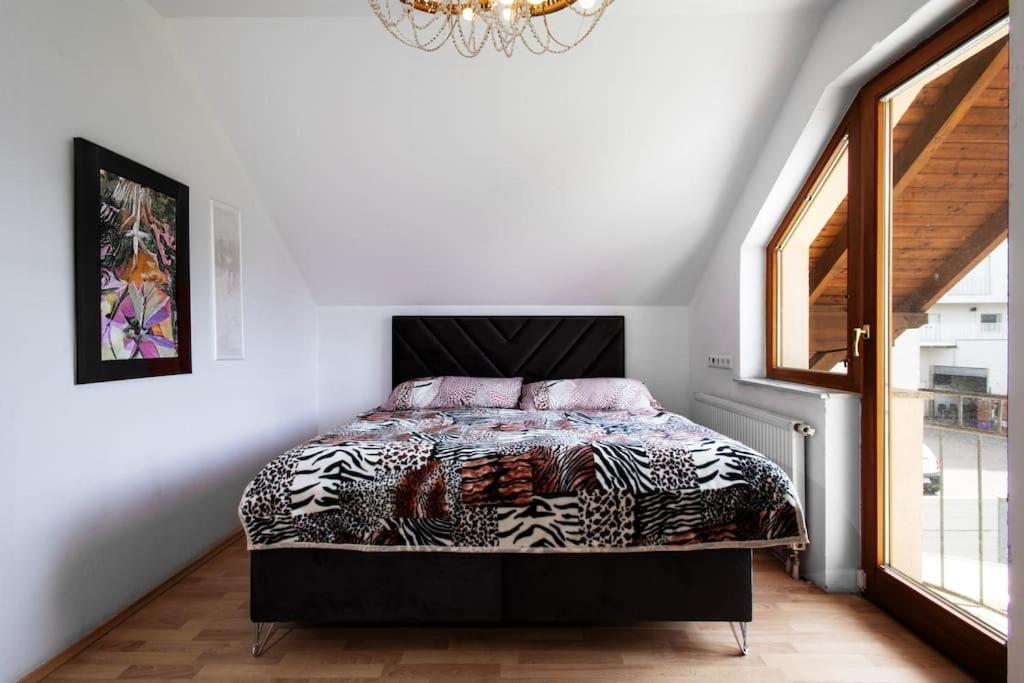 Hébergement de vacances 4-bedroom House & Large Garden *