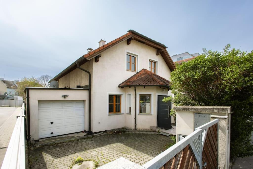 4-bedroom House & Large Garden * Vienne